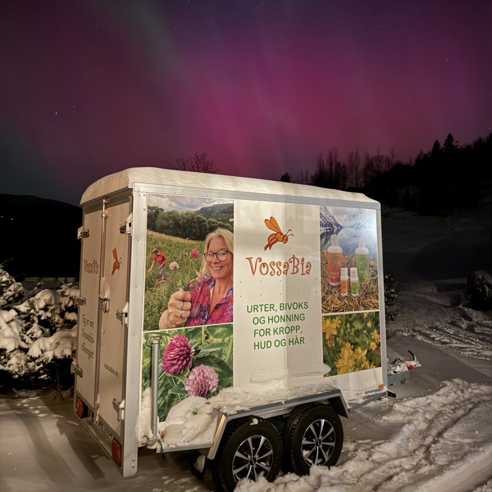 Bringebærlepper og store planar! 💋🍯 Godt nyttår frå oss med ei gåve 😉 - Vossabia