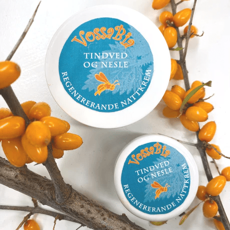 🤩 Endlich ist die Dornholz- und Brennnessel-Nachtcreme da! Ein botanisches Buffet eines Hautbalsams 🧡🌿 - Vossabia