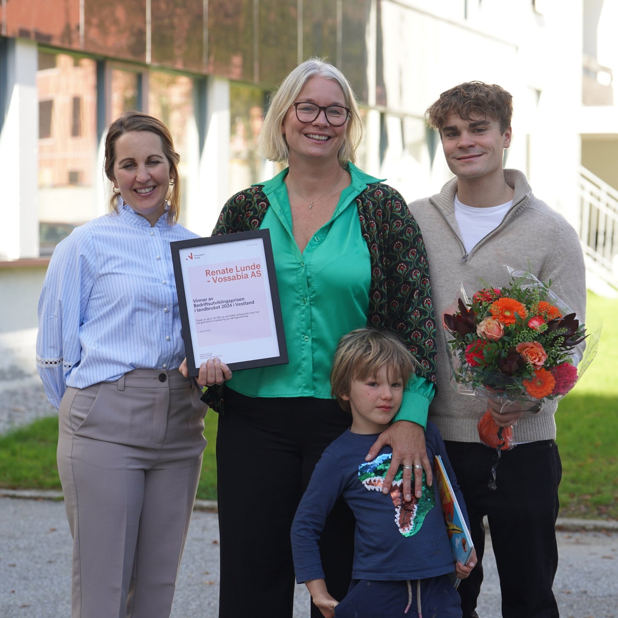 Vossabia vinn Bedriftsutviklingsprisen i landbruket 2024 for Vestland! 🏆🎉 Takk for at du er med på reisa 💚 - Vossabia