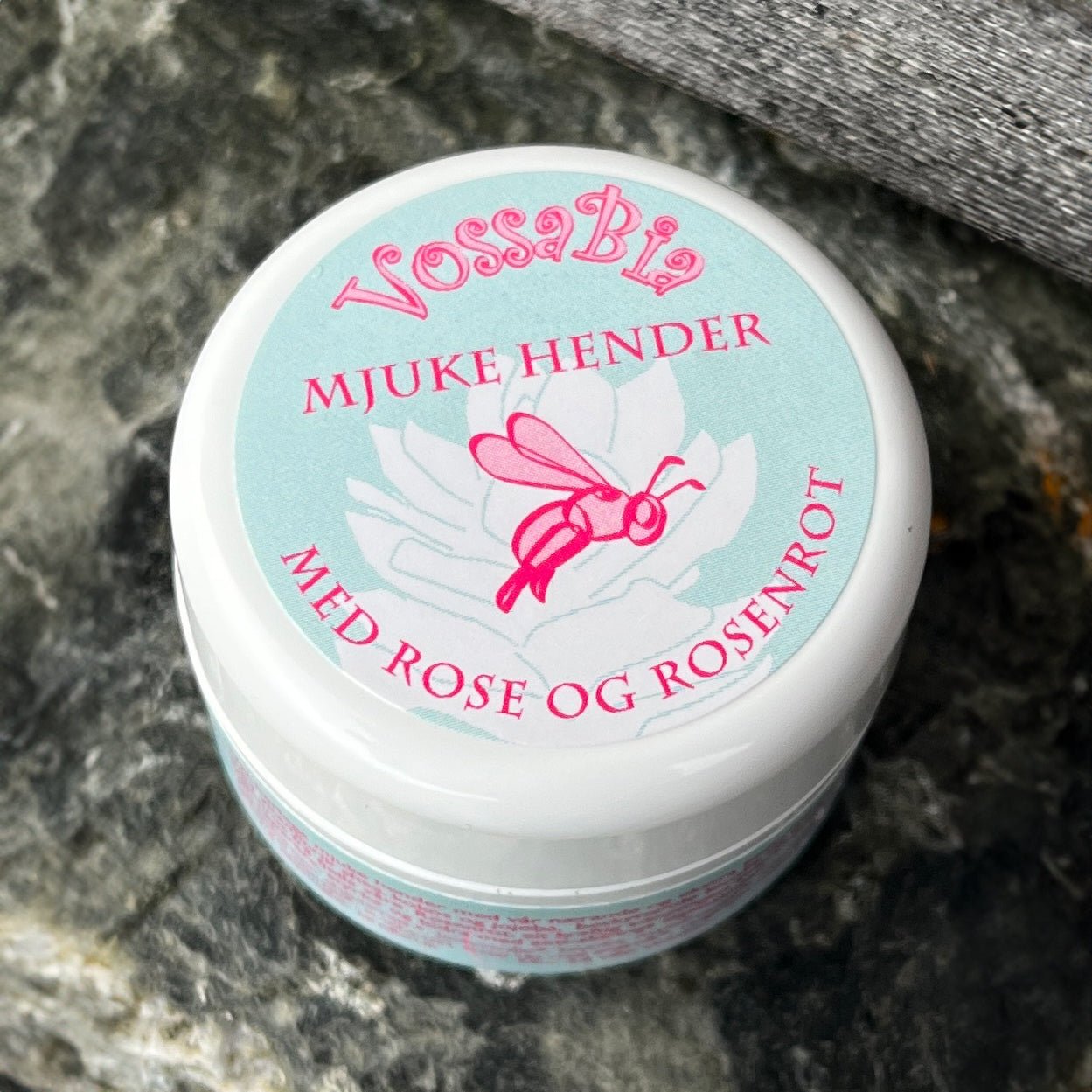 Mjuke hender - med rose og rosenrot - Vossabia