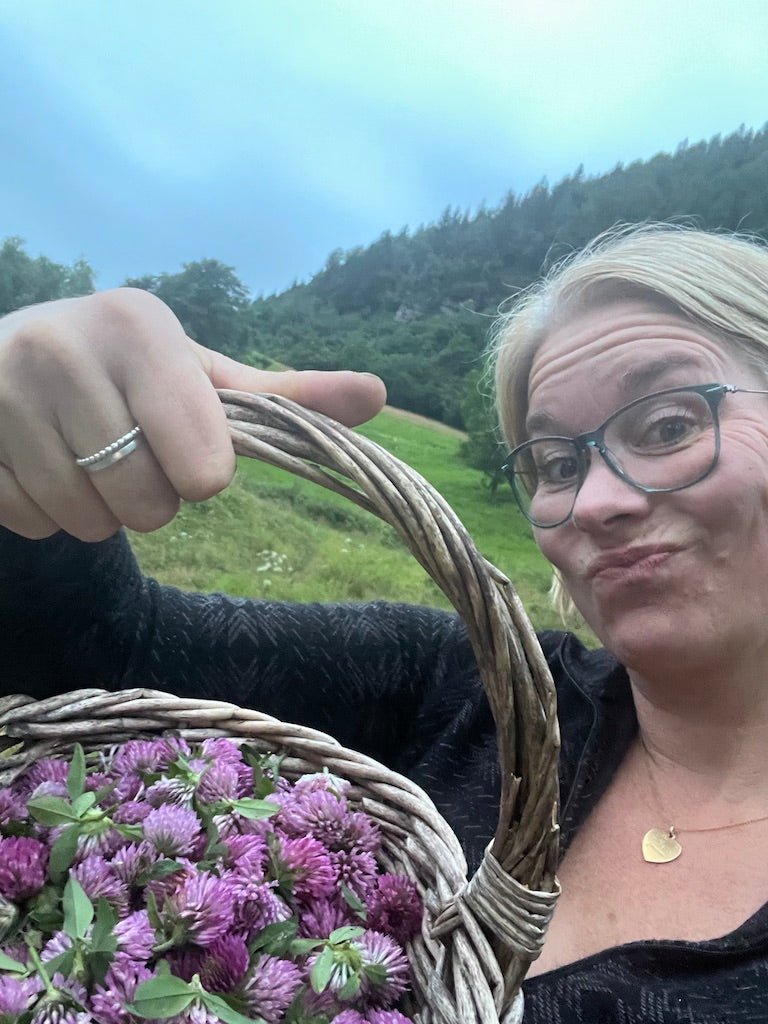 Rose - og raudkløverskrubb til ansikt - Vossabia