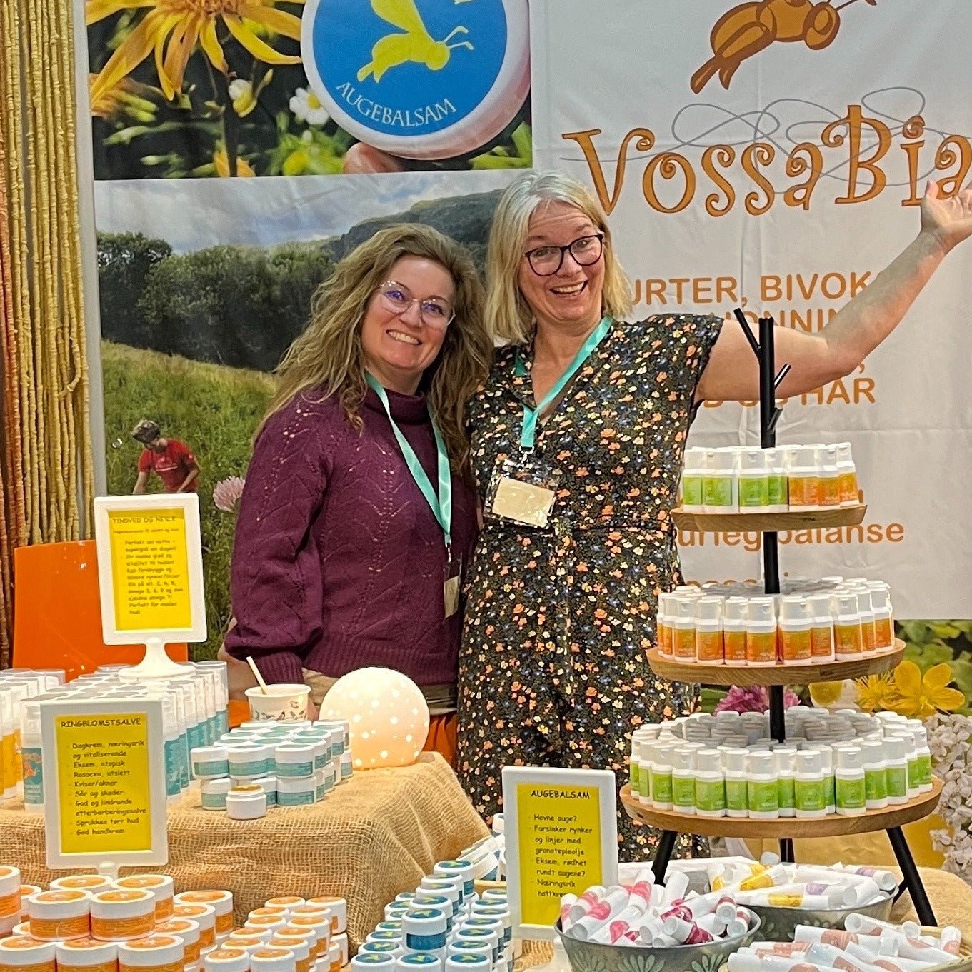 Tres hermanas locas y una "media hermana" salvaje de camino a Rosmarinøya con un neceser lleno de delicias. 👯♀️👯♀️ - Vossabia