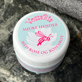 Mjuke hender - med rose og rosenrot