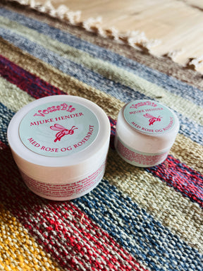 Mjuke hender - med rose og rosenrot