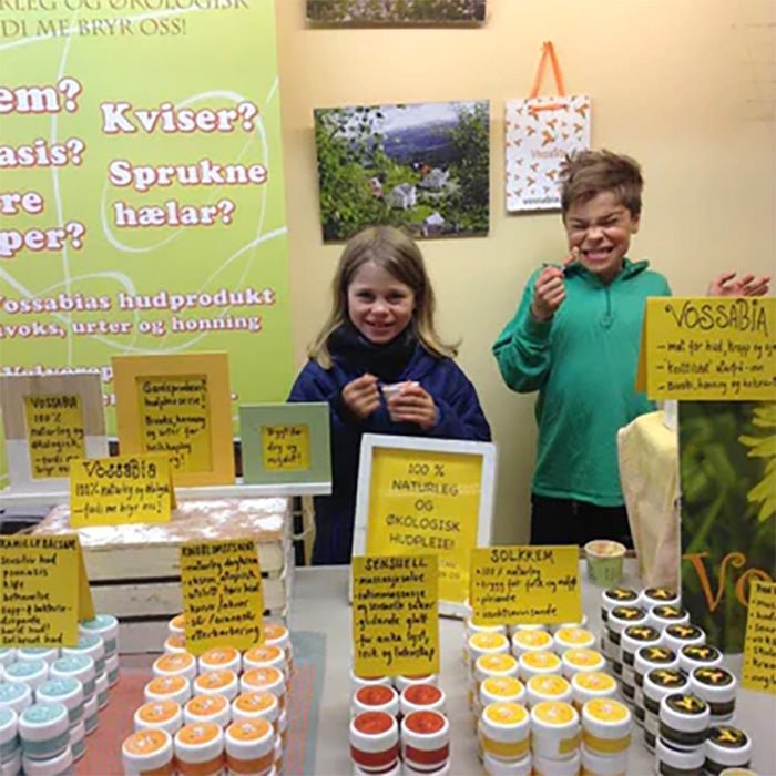 Emil and Ylva and our bees at DYREVENN - Vossabia