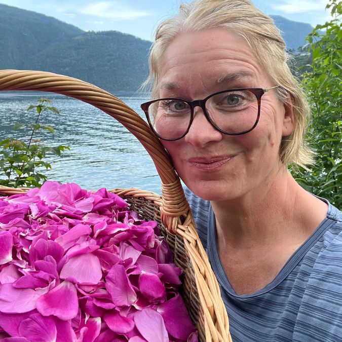 The power of wild rose - for skin and health! 🌸💗 - Vossabia