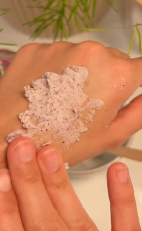 Exfoliante facial de rosa y trébol rojo - Vossabia